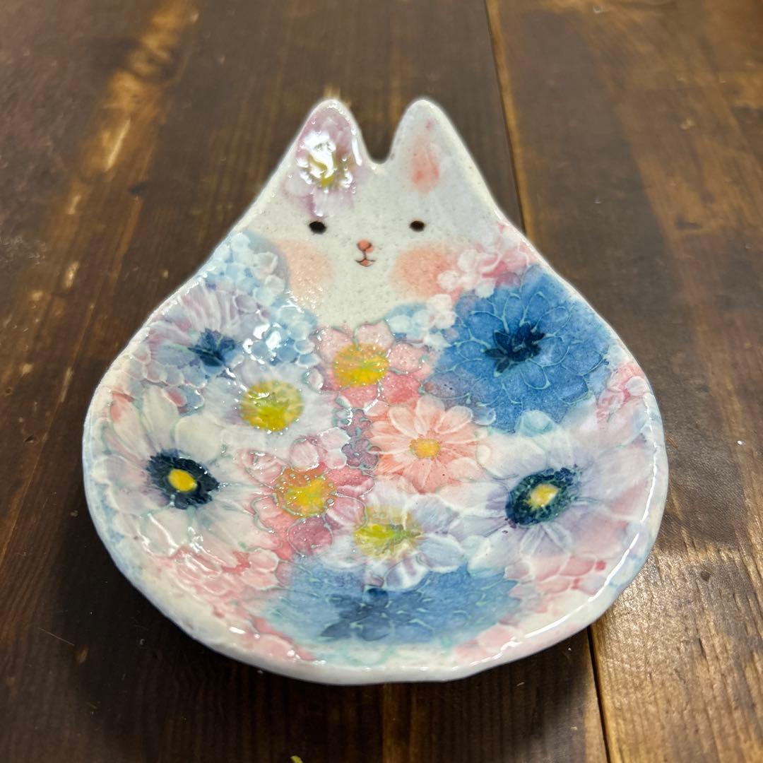 作家　陶芸作家　野村晃子　うさぎ型花柄皿　ゆずりは工房好き　うさぎ好き　中サイズ