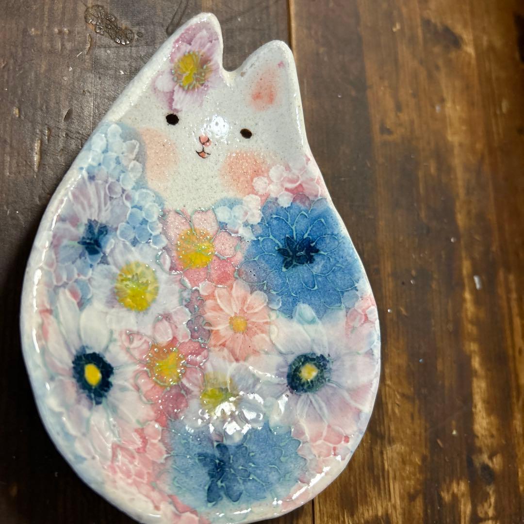 作家　陶芸作家　野村晃子　うさぎ型花柄皿　ゆずりは工房好き　うさぎ好き　中サイズ