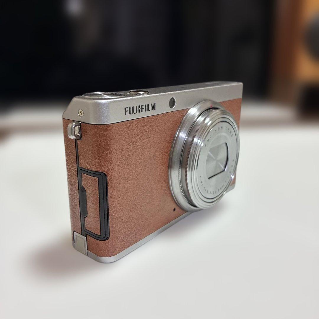 デジタルカメラ FUJIFILM XF1