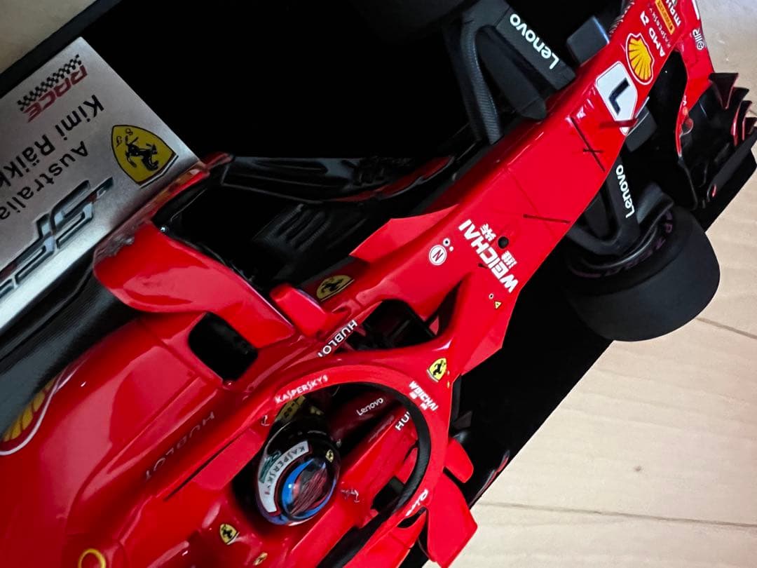 美品 1/18 ルックスマート ライコネン フェラーリ SF71-H 2018