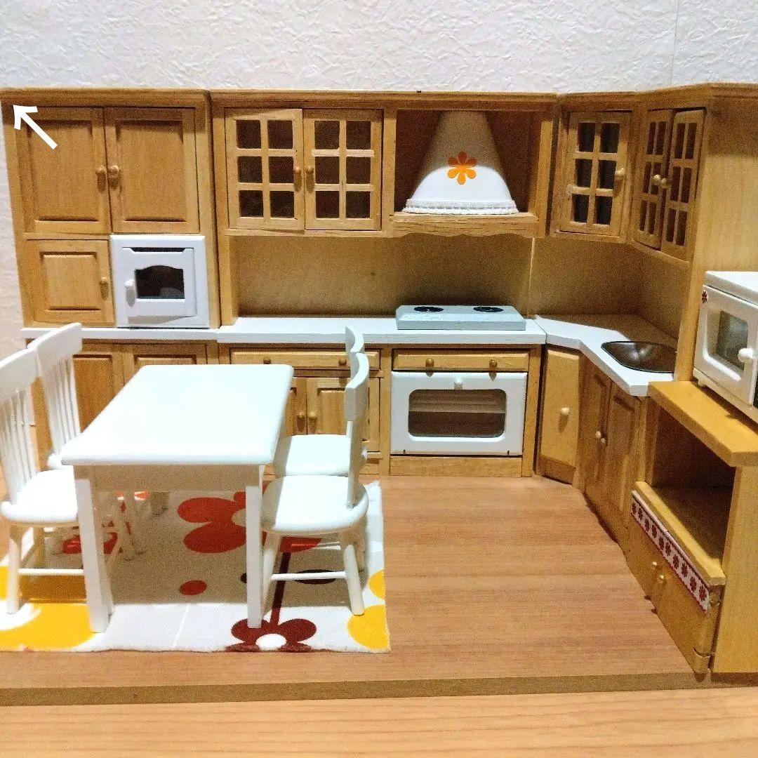 ムーミンフィギュア＆木製家具（カントリー風）＆おまけ付きミニチュアセット