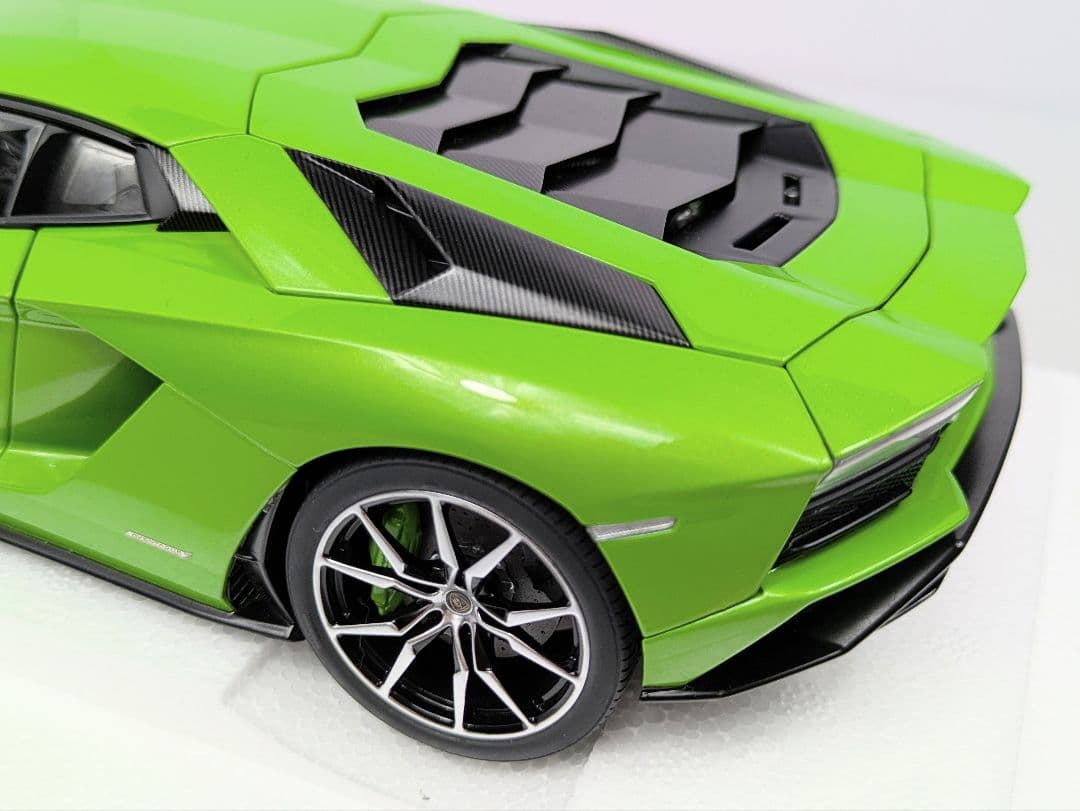 ミニカー 1/18 オートアート ランボルギーニ アヴェンタドール S グリーン
