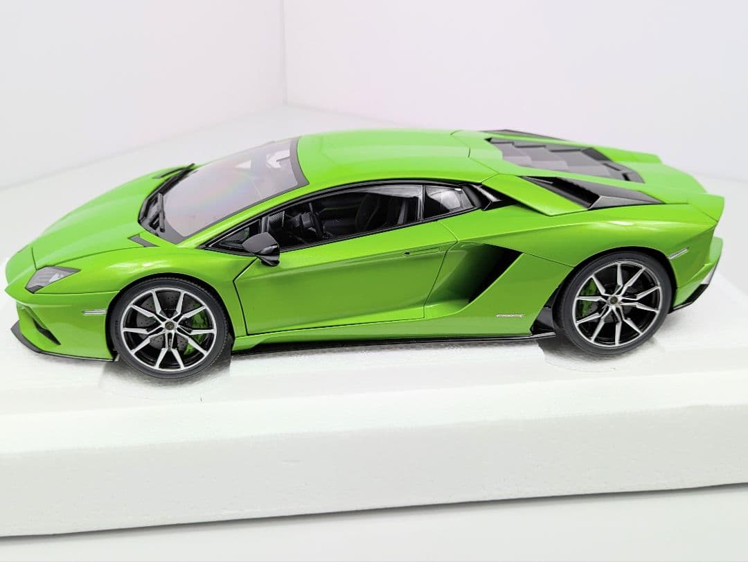 ミニカー 1/18 オートアート ランボルギーニ アヴェンタドール S グリーン