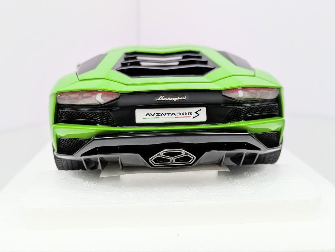 ミニカー 1/18 オートアート ランボルギーニ アヴェンタドール S グリーン