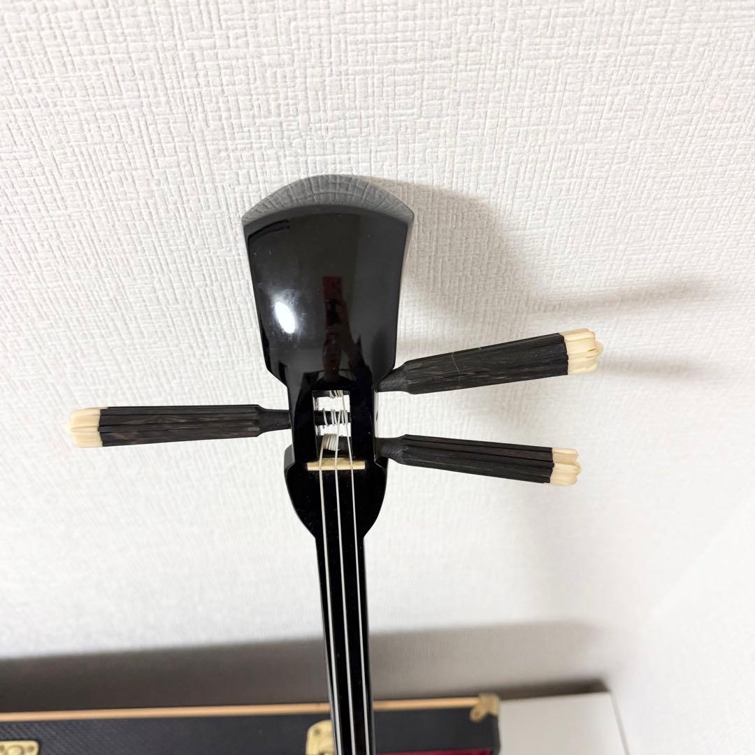 美品　沖縄 三線 本蛇革 強化張り 黒塗り棹 ハードケース 爪 本蛇皮