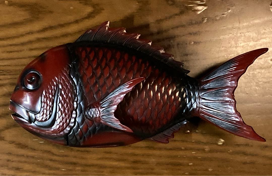 伝統工芸品　漆器　魚