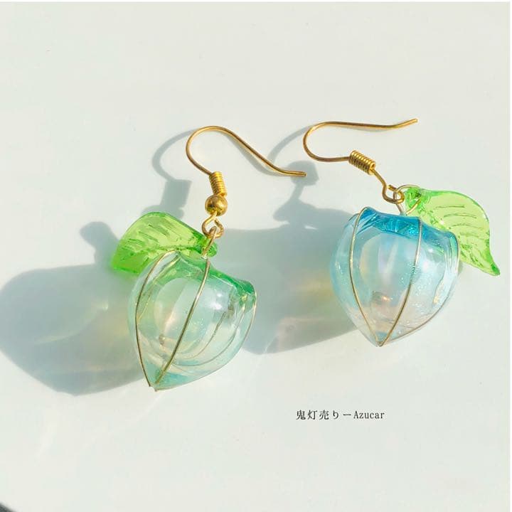氷と若葉色の鬼灯ワイヤーレジンピアス　イヤリング　和装小物にも
