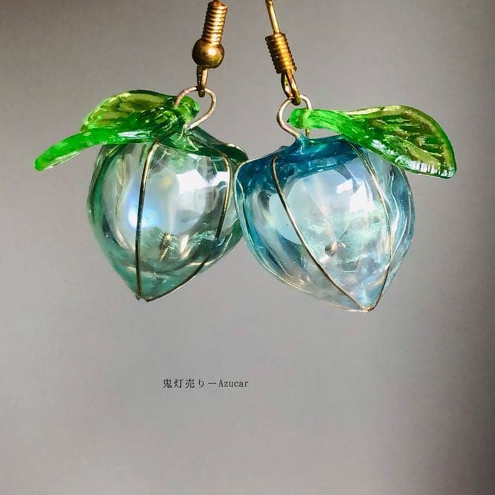 氷と若葉色の鬼灯ワイヤーレジンピアス　イヤリング　和装小物にも