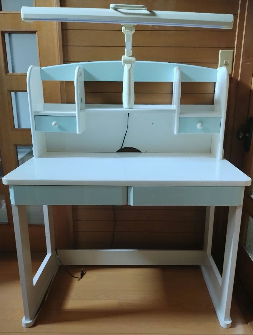 学習机　ライト付き本棚