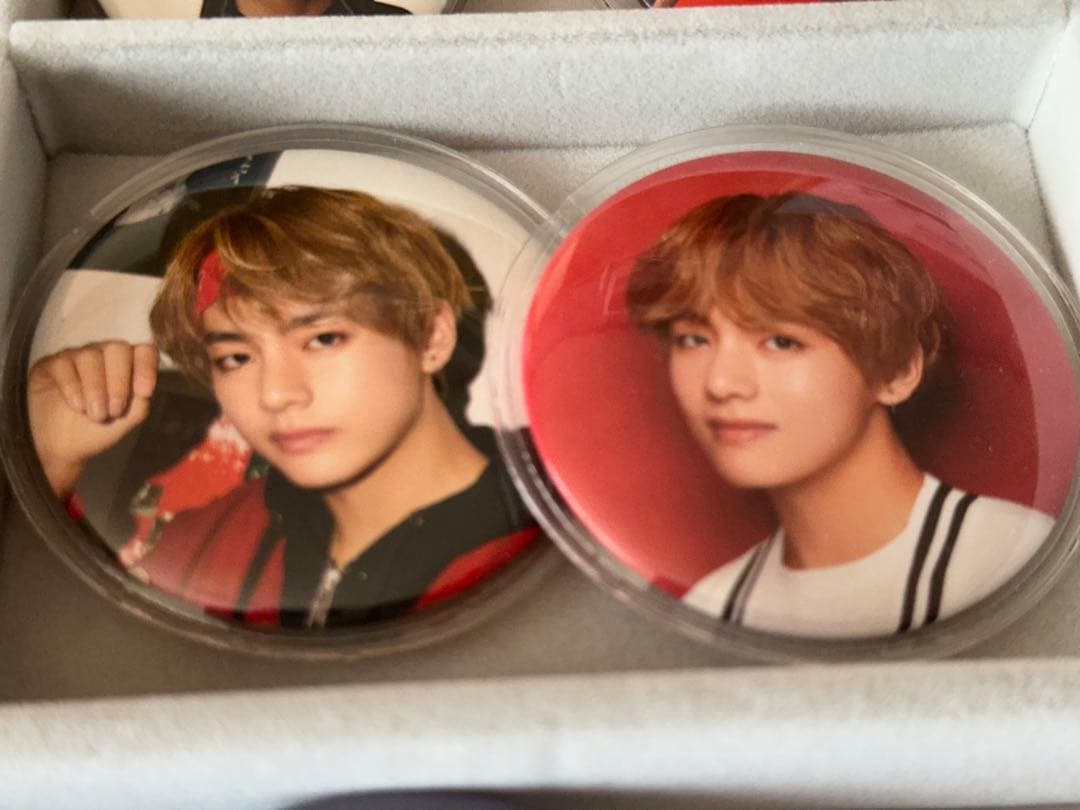 V テヒョン缶バッチアクリルバッジセット売り