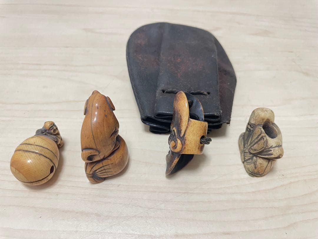 彫刻根付骨董人形4点セットとケース