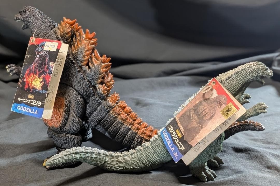 バーニングゴジラ＆ゴジラジュニア（バンダイ）タグ付ソフビフィギュア２体セット