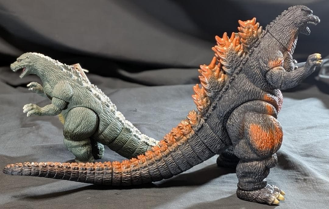 バーニングゴジラ＆ゴジラジュニア（バンダイ）タグ付ソフビフィギュア２体セット