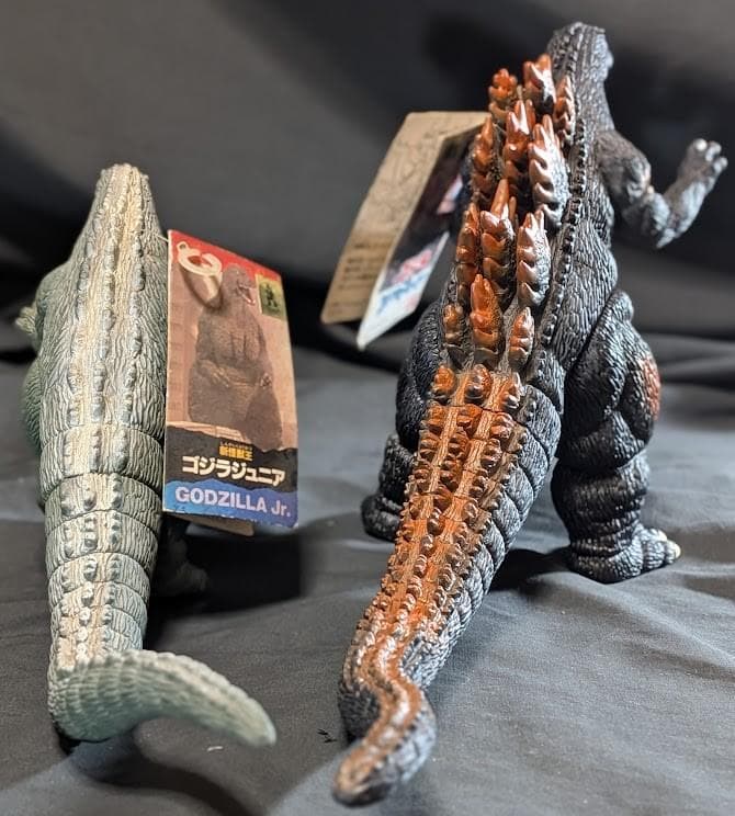バーニングゴジラ＆ゴジラジュニア（バンダイ）タグ付ソフビフィギュア２体セット