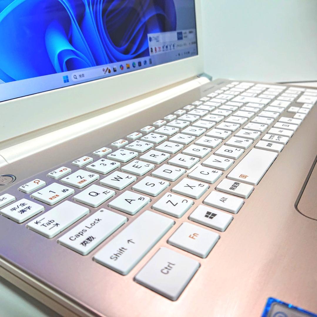 美品！Dynabook AZ65/GGSD第8世代 Core i7[452]