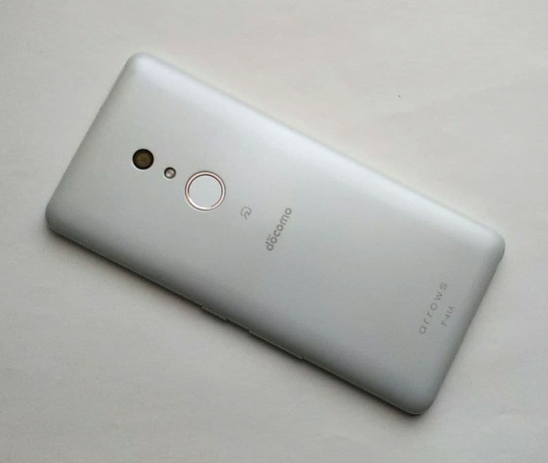 FUJITSU arrows Be4 F-41A ホワイト