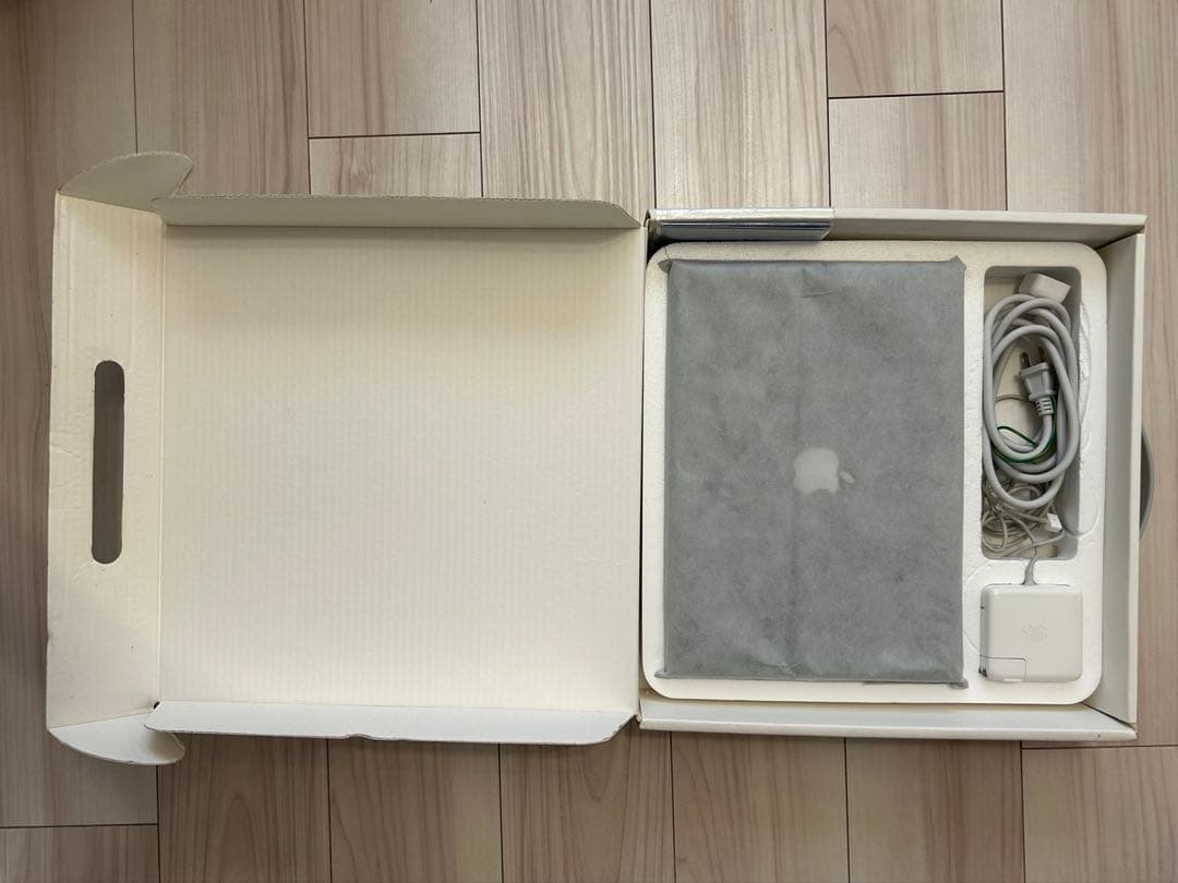 【箱付き】MacBook Black Mid 2007 (A1181) 黒