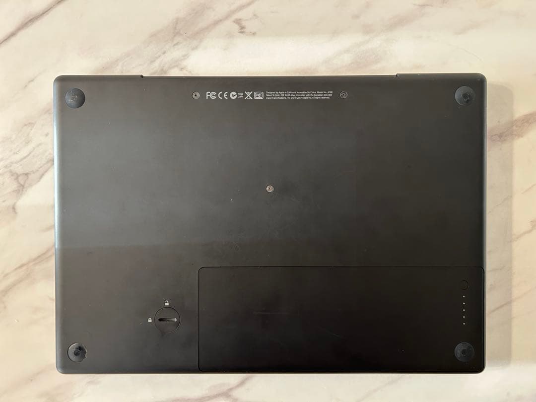 【箱付き】MacBook Black Mid 2007 (A1181) 黒