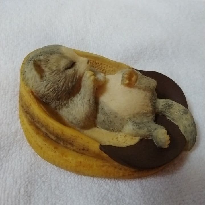エインズレイ猫の置物
