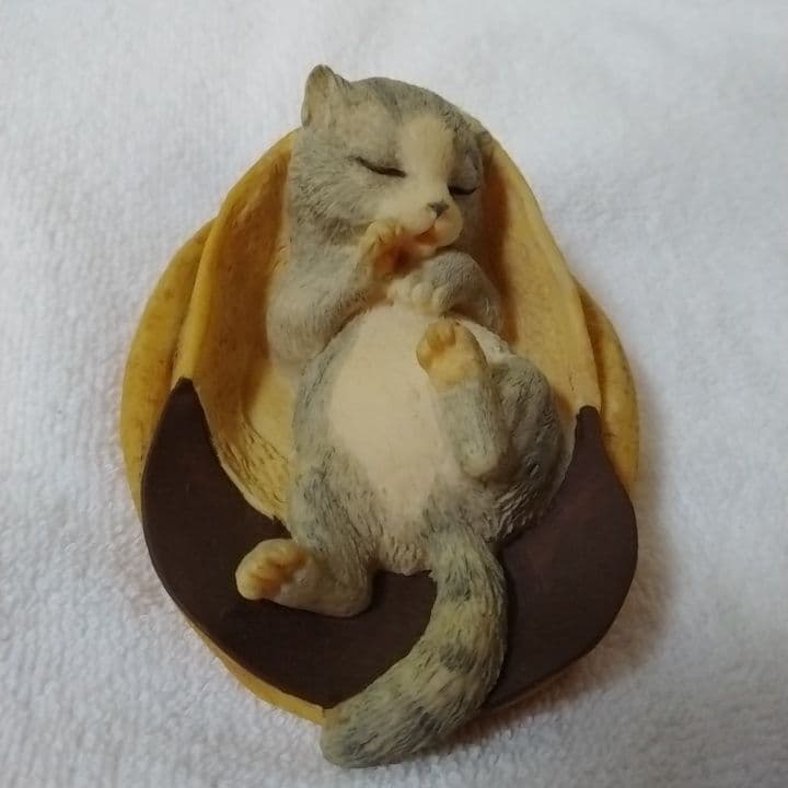エインズレイ猫の置物
