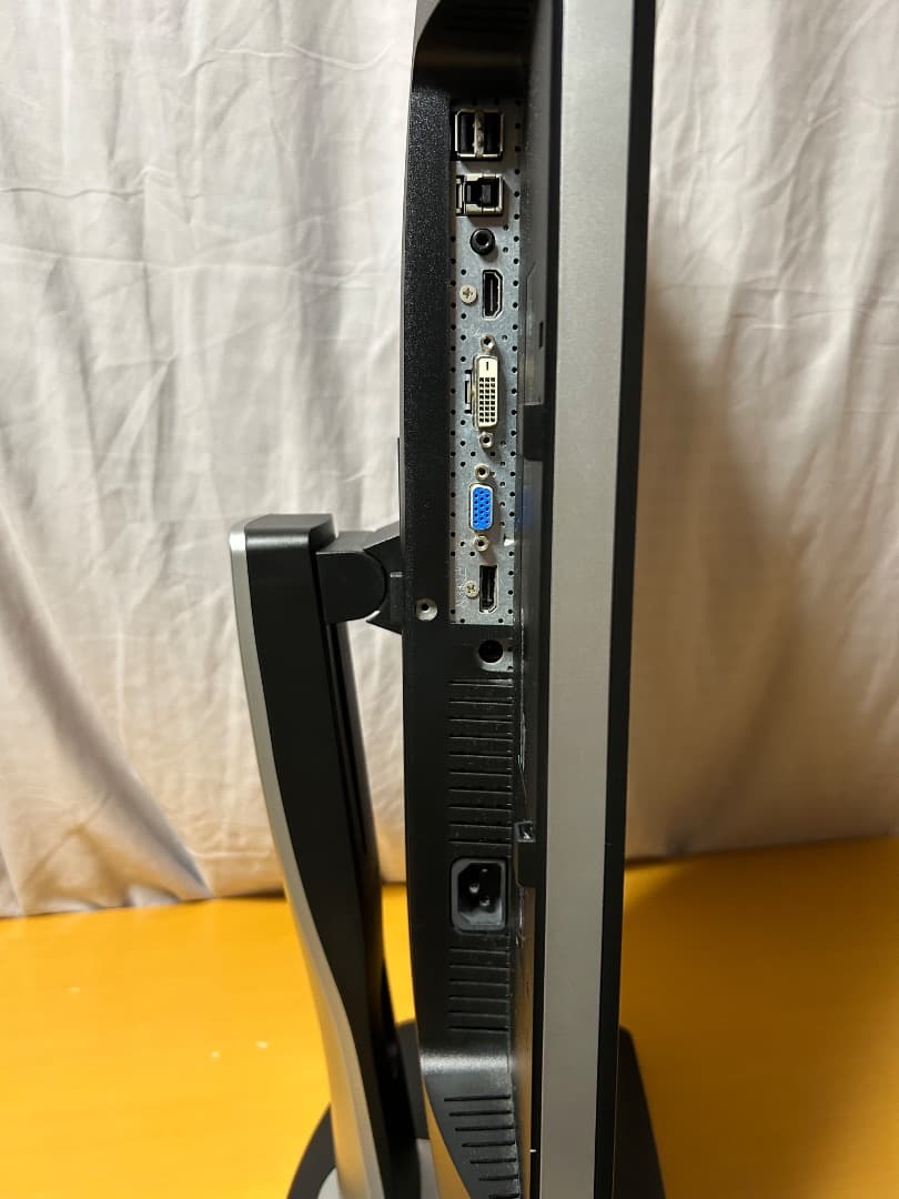 Dell 27インチモニター U2713HM 2560×1440 (WQHD)