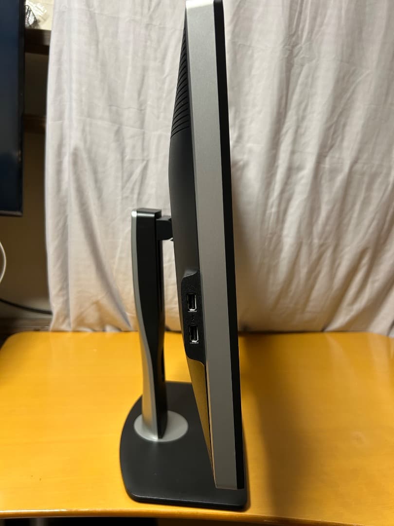 Dell 27インチモニター U2713HM 2560×1440 (WQHD)