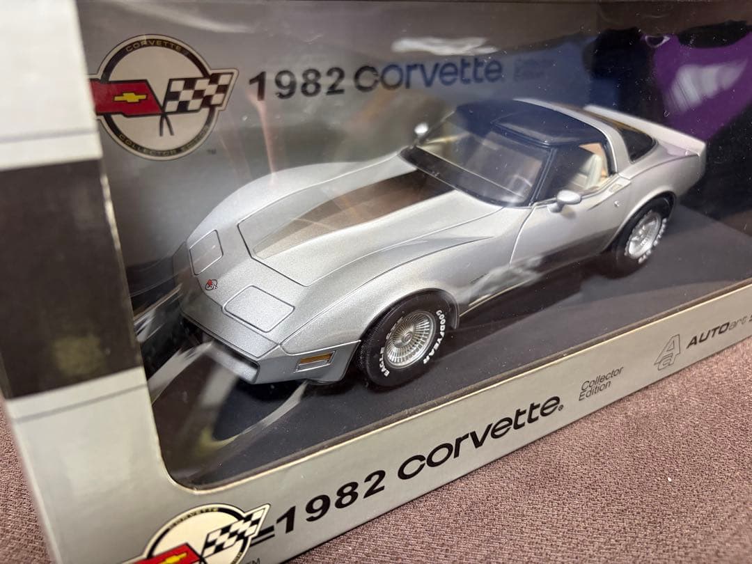 1982 Corvette Collector Edition ミニカー1/18