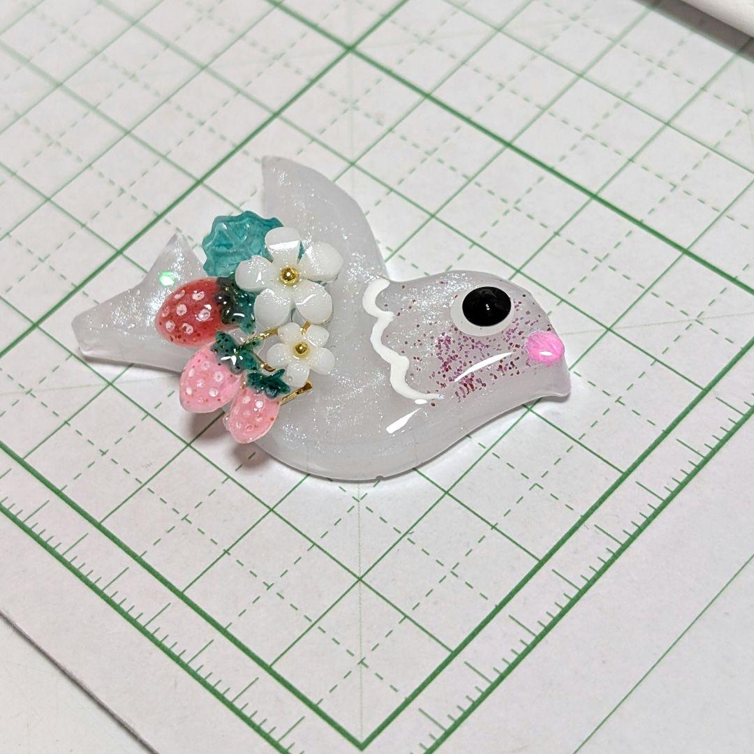 鳥　レジンヘアゴム　お弁当はイチゴ