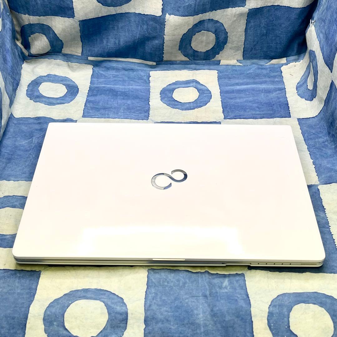 快速SSD256GB☆i5☆お洒落白ノートパソコン♪カメラ付！Windows11