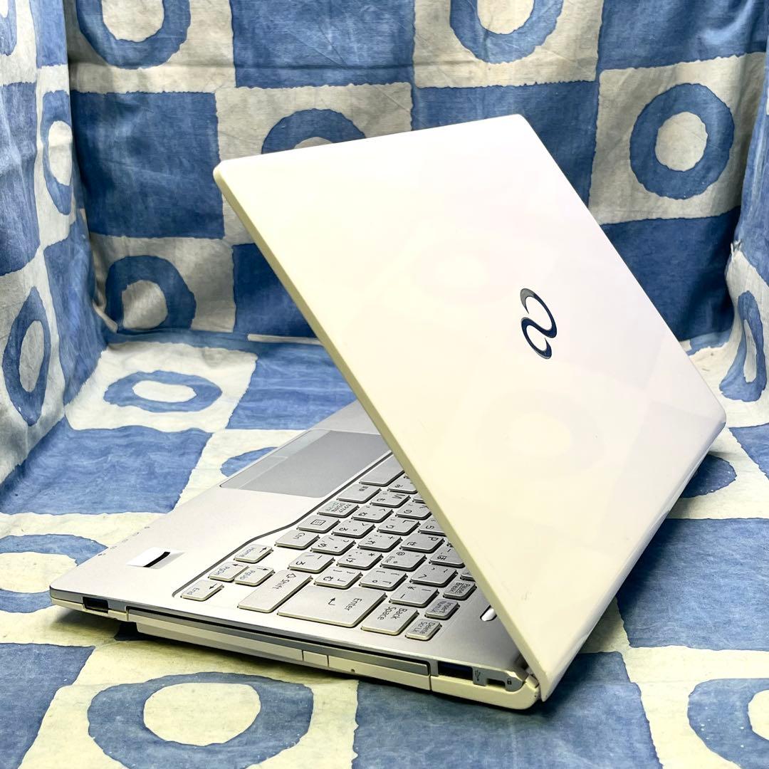 快速SSD256GB☆i5☆お洒落白ノートパソコン♪カメラ付！Windows11