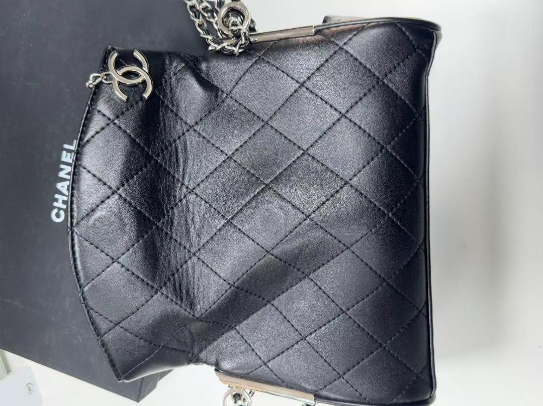 VIP希少限定✨ 非売品 黒いキルティングショルダーバッグgo