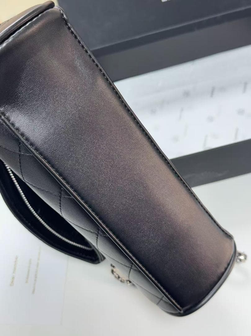 VIP希少限定✨ 非売品 黒いキルティングショルダーバッグgo