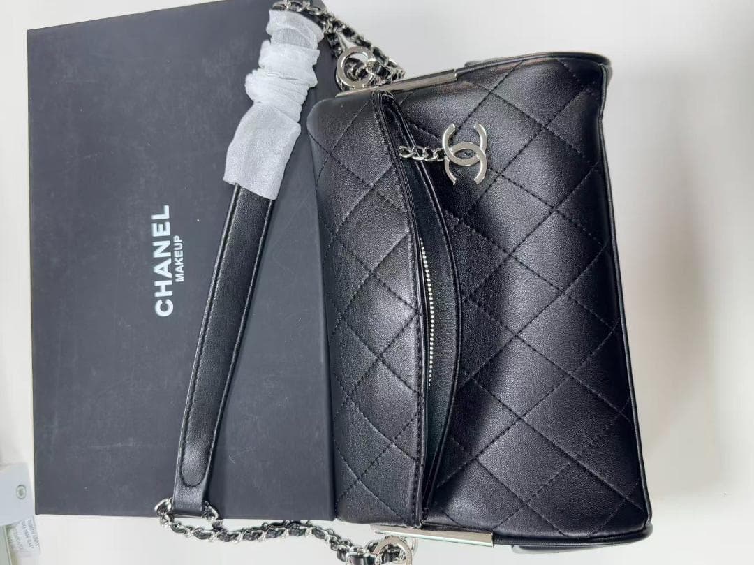 VIP希少限定✨ 非売品 黒いキルティングショルダーバッグgo