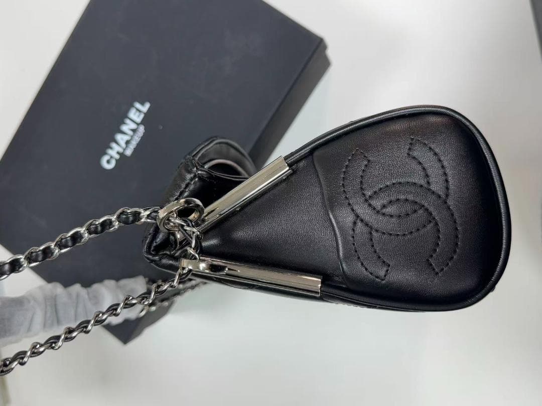 VIP希少限定✨ 非売品 黒いキルティングショルダーバッグgo