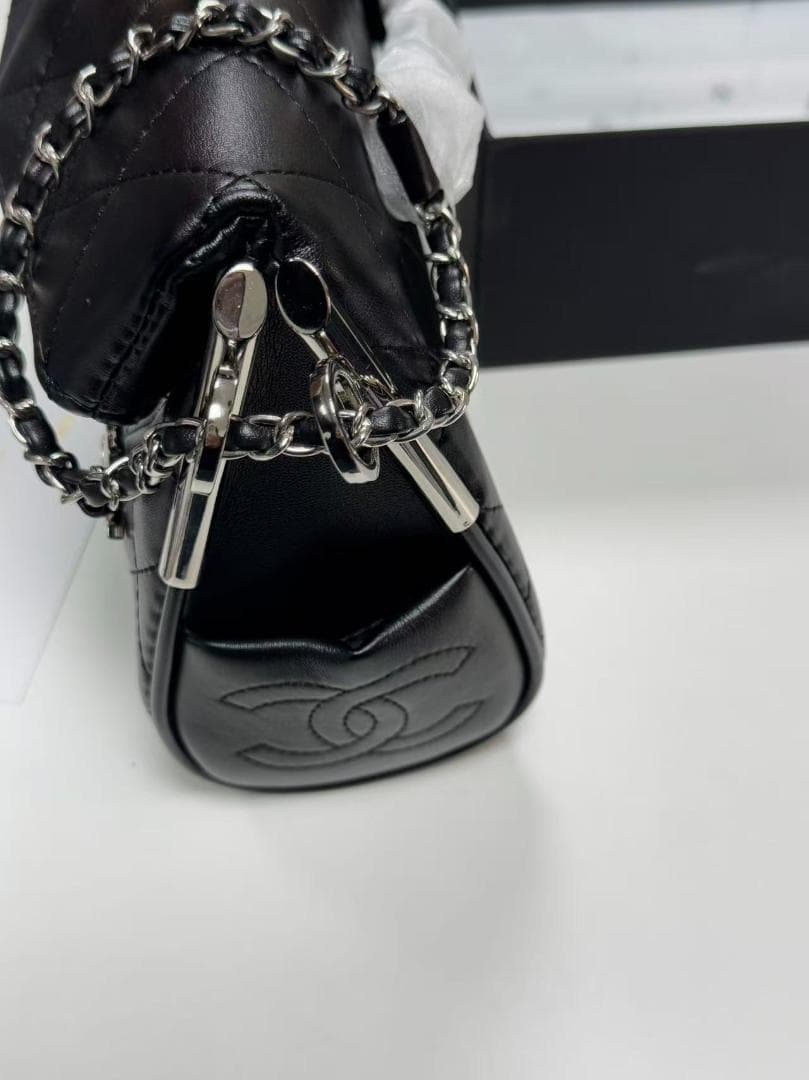 VIP希少限定✨ 非売品 黒いキルティングショルダーバッグgo