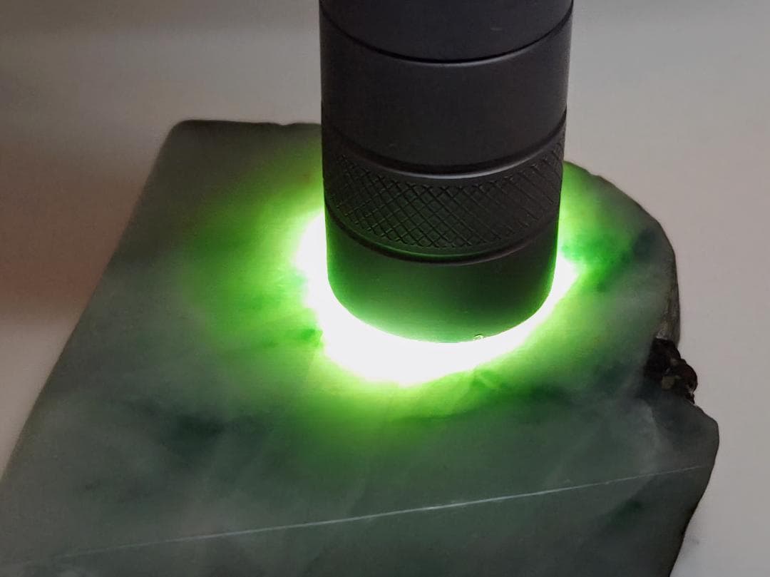 高透過・緑 104g 翡翠 ヒスイ 鑑賞石 原石 自然石 誕生石 鉱物 鉱石