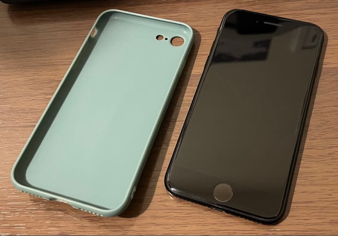iphone se 第二世代 256gb simフリー 純正バッテリー 82%