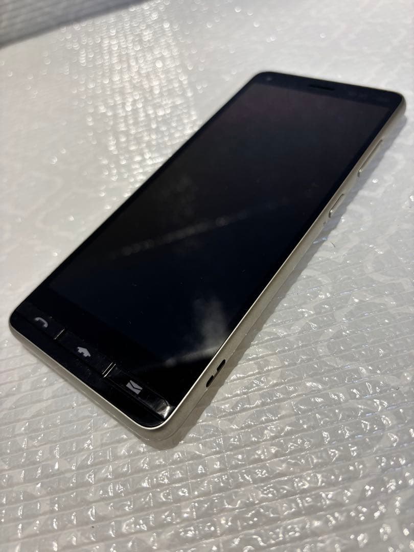 BASIO KYV47 スマートフォン本体