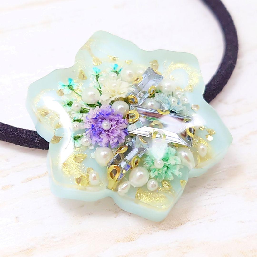 お花のヘアゴム❁ライトブルー ハンドメイド レジン ビジュー かすみ草 押し花