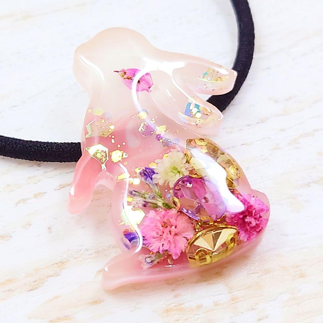 ビジューとドライフラワーのうさぎヘアゴム♡ピンク マーブル ハンドメイド レジン