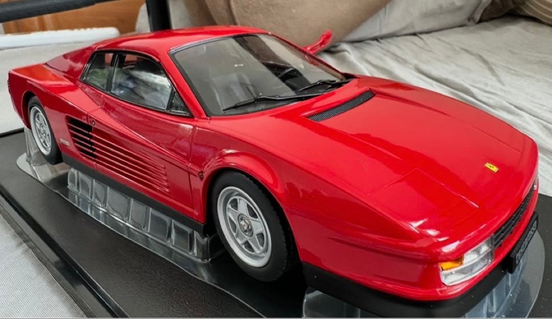 KKスケールFerrari Testarossa 1984 1/18 RED