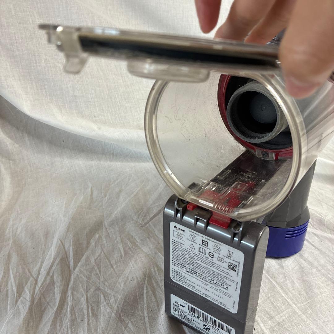 dyson ダイソン SV10コードレスクリーナーV8 ハンディ掃除機 本体のみ