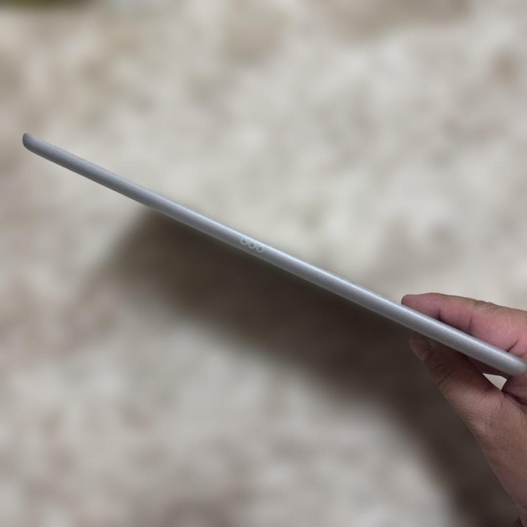 Apple iPad第7世代 セルラー版32GB A2198 シルバー