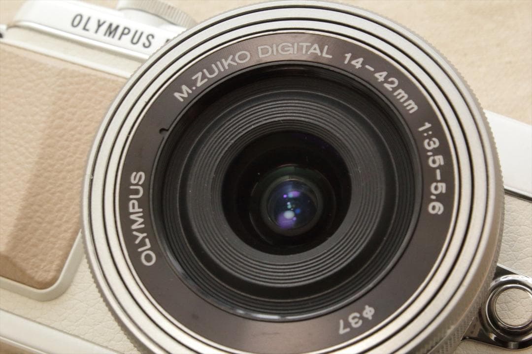 OLYMPUS PEN Lite E-PL7 ダブルズーム　ミラーレスカメラ