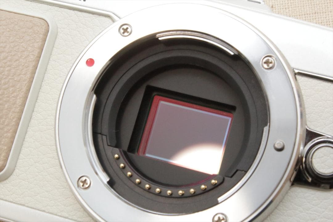 OLYMPUS PEN Lite E-PL7 ダブルズーム　ミラーレスカメラ