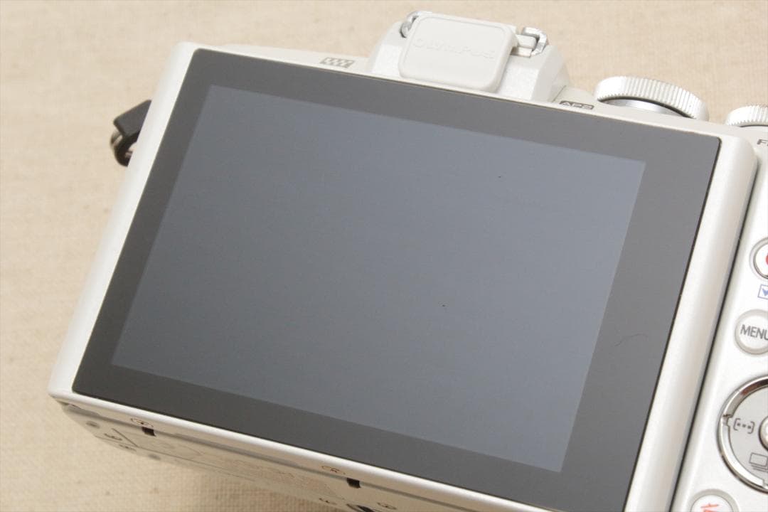 OLYMPUS PEN Lite E-PL7 ダブルズーム　ミラーレスカメラ