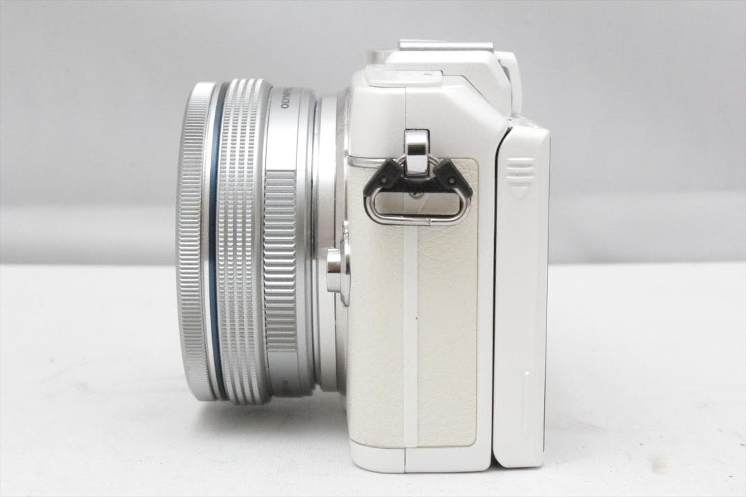 OLYMPUS PEN Lite E-PL7 ダブルズーム　ミラーレスカメラ