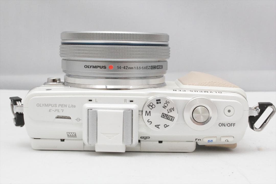 OLYMPUS PEN Lite E-PL7 ダブルズーム　ミラーレスカメラ