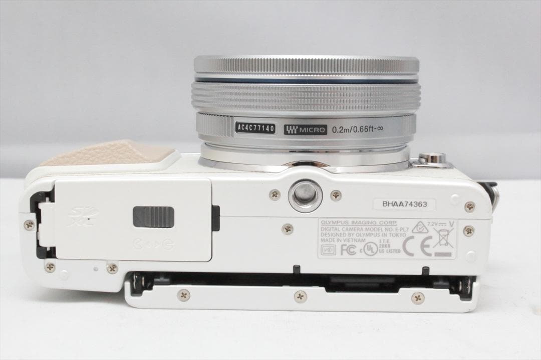 OLYMPUS PEN Lite E-PL7 ダブルズーム　ミラーレスカメラ