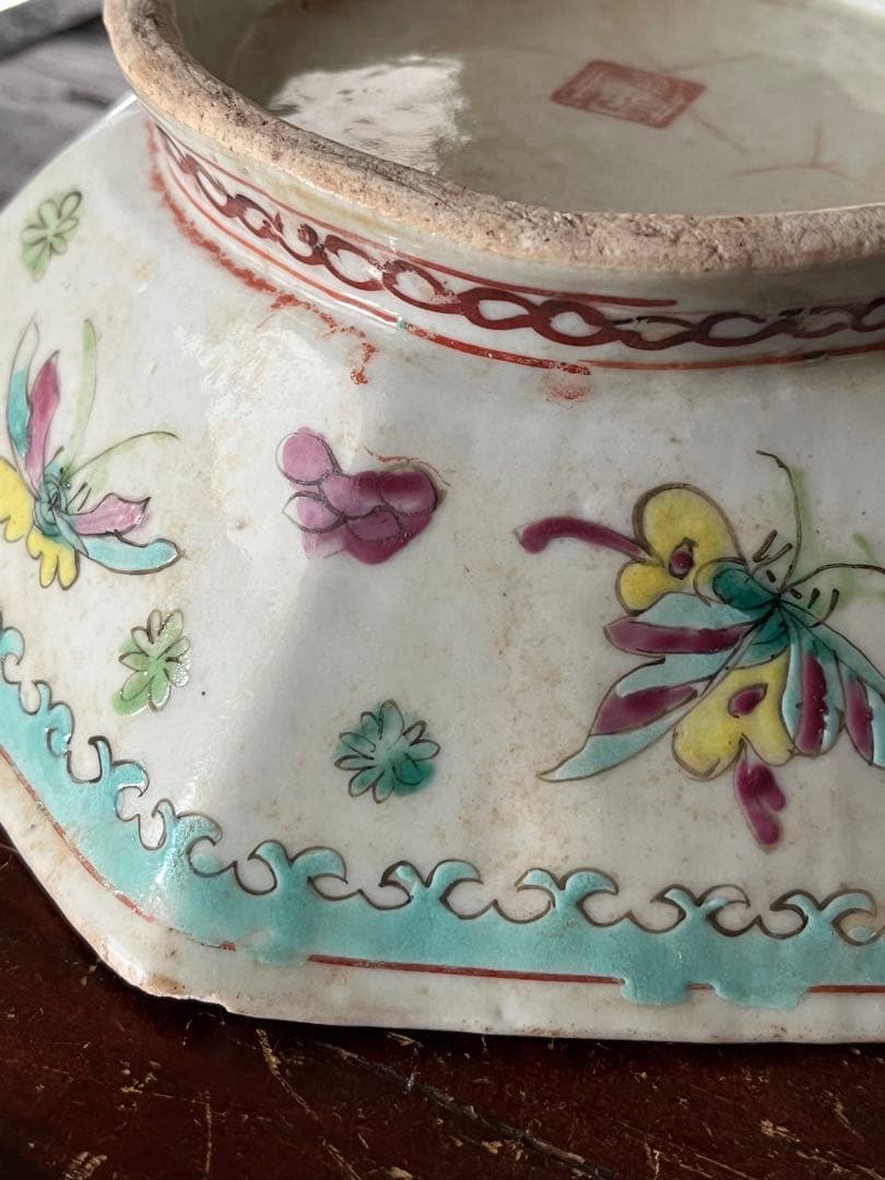 中国骨董　ターコイズブルー　花蝶文様　六角形　高台鉢足付鉢　五彩粉彩　変形菓子鉢